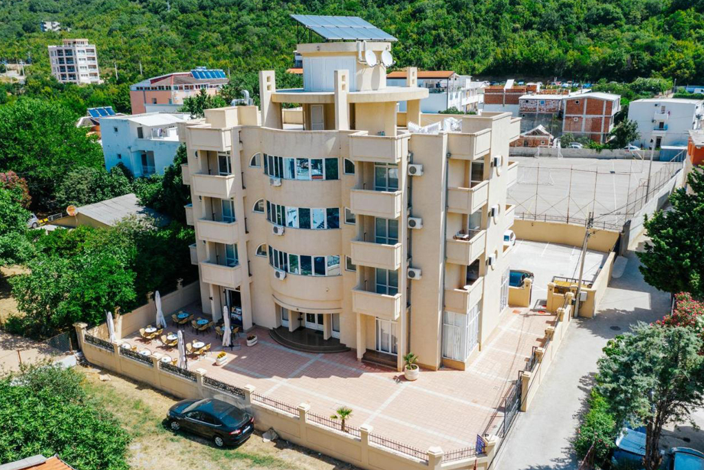 HOTEL DANA