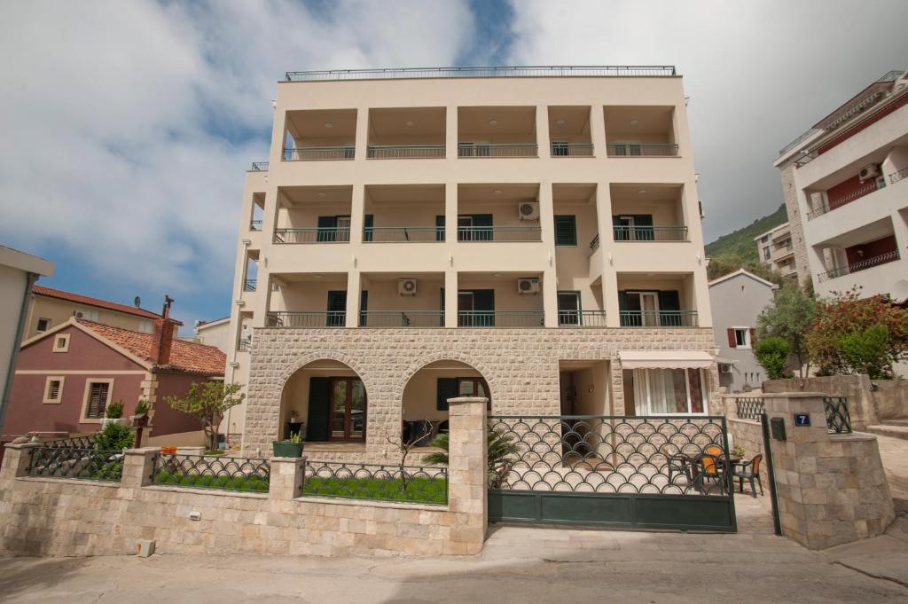 GUEST HOUSE MEDIN